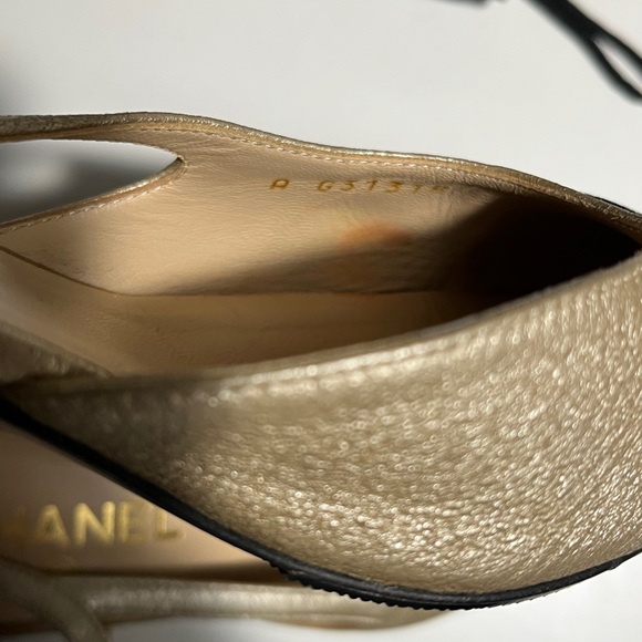 CHANEL Women's Gold and Black Slingback Heels - Picture 9 of 10
